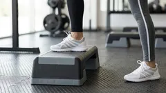 Ideálne cvičenie pri boľavých kolenách: posilnite nohy a zadok bez zaťažovania kĺbov.