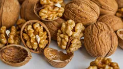 Nevyhadzujte škrupiny z vlašských orechov: môžu vyriešiť množstvo problémov v domácnosti.